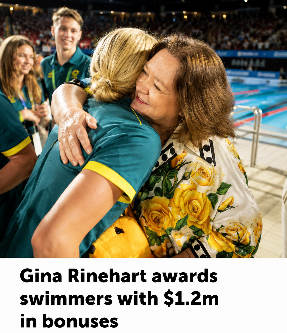 Australian swimmers celebrate their record medal haul at the Glasgow Commonwealth Games